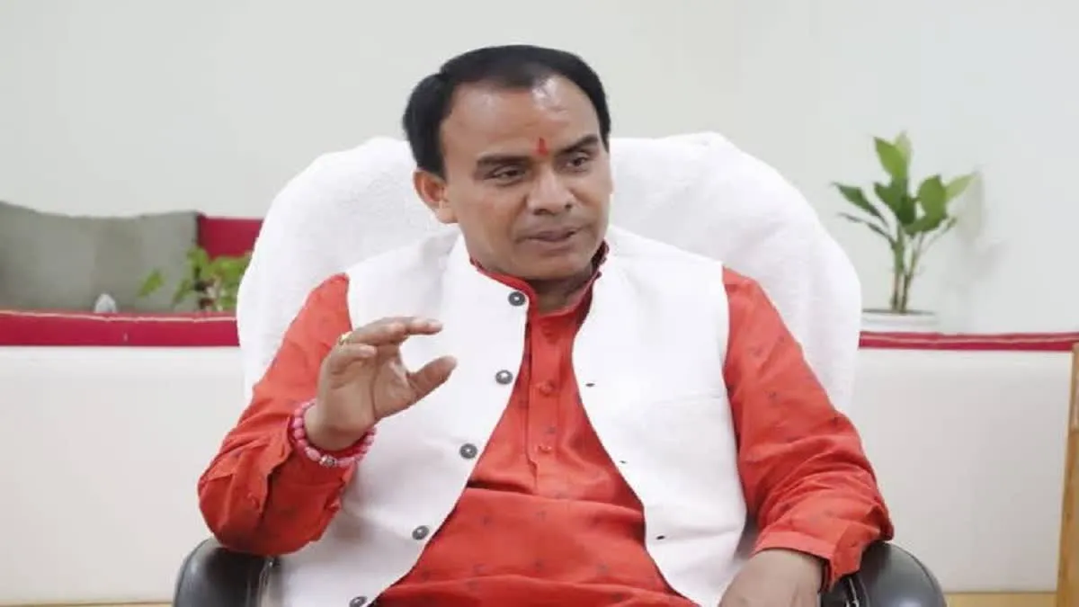 उत्तराखंड में शिक्षा व्यवस्था में बड़ा बदलाव: स्कूलों में 220 और विश्वविद्यालयों में 180 दिन कक्षाएं होंगी अनिवार्य