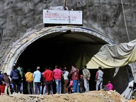 सिल्क्यारा टनल में बड़ा हादसा: 900 मीटर अंदर कंक्रीट लाइनिंग गिरने से 21 वर्षीय श्रमिक की मौत, जांच शुरू