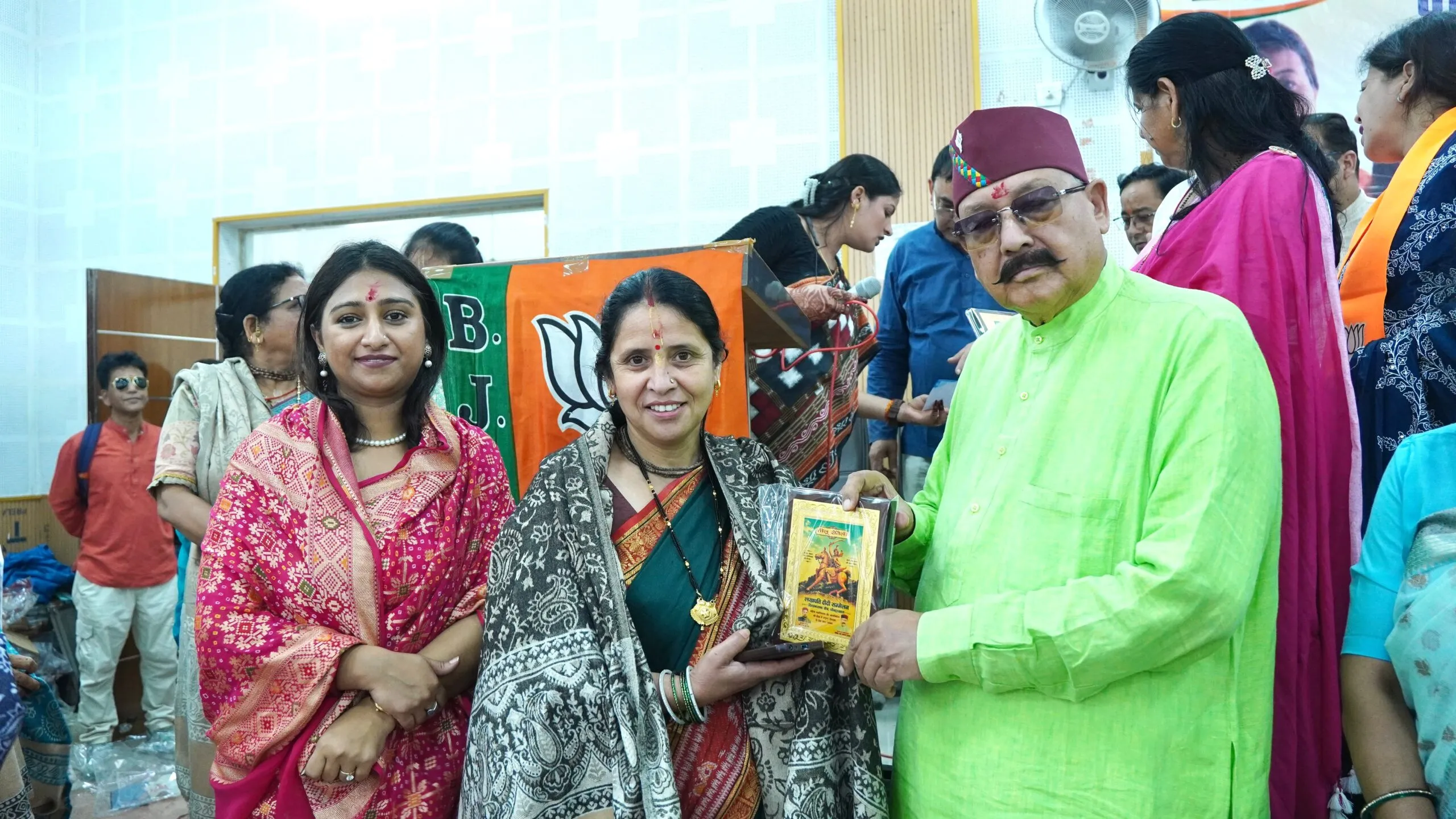 एकेश्वर में ‘लखपति दीदी’ का सम्मान, 48 महिलाओं को मिला सम्मान; सतपाल महाराज बोले- महिलाओं को स्वावलंबी बना रही भाजपा सरकार