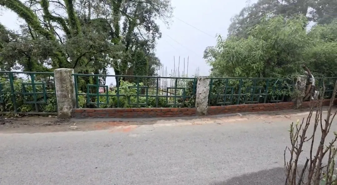 मसूरी में जल निकासी अवरुद्ध करने का आरोप: स्थानीय निवासी ने उठाए सवाल, PWD से तत्काल कार्रवाई की मांग
