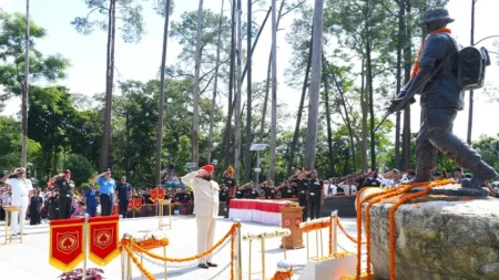 कारगिल विजय दिवस पर द्वारीखाल के शहीद पार्क में कांग्रेस ने वीर शहीदों को दी श्रद्धांजलि।