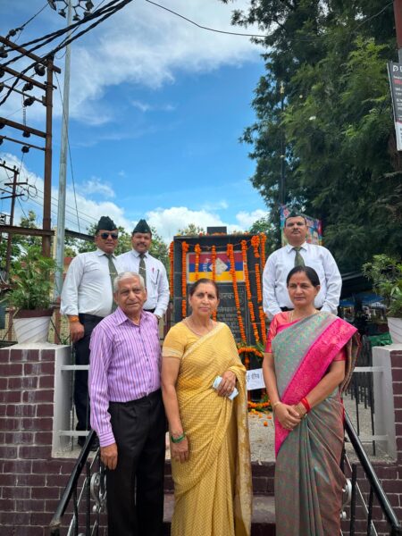 कारगिल विजय दिवस पर पूर्व मेयर अनीता ममगाईं ने अमर शहीद कैप्टन अमित सेमवाल स्मारक पर पुष्पांजलि अर्पित की