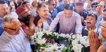 पूर्व कैबिनेट मंत्री हीरा सिंह बिष्ट को मुख्यमंत्री धामी की श्रद्धांजलि, शोक संतप्त परिजनों को बंधाया ढांढस