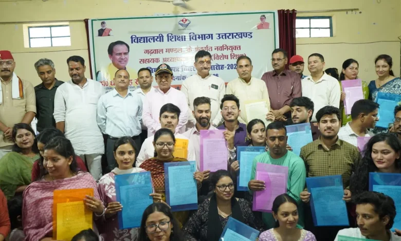 उत्तराखंड में 69 विशेष शिक्षकों को मिला नियुक्ति पत्र, शिक्षा मंत्री धन सिंह रावत ने सौंपे नियुक्ति पत्र